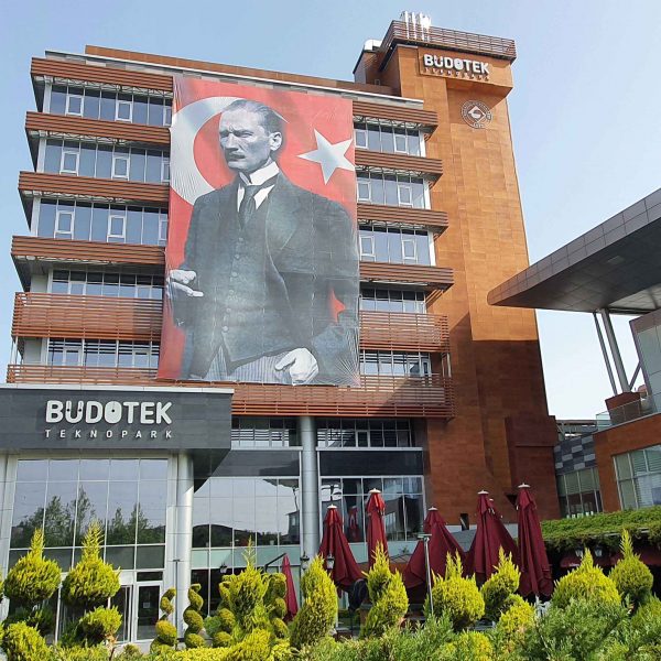 Mevcut CrossByte sitesindeki BÜDOTEK bina fotoğrafı